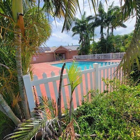 Comfortable Strategic Lodging Quarters Spanish Town Ngoại thất bức ảnh