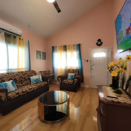 Comfortable Strategic Lodging Quarters Spanish Town Ngoại thất bức ảnh