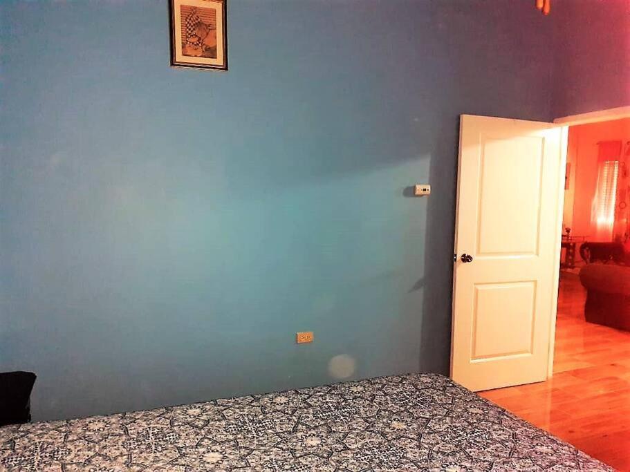 Comfortable Strategic Lodging Quarters Spanish Town Ngoại thất bức ảnh
