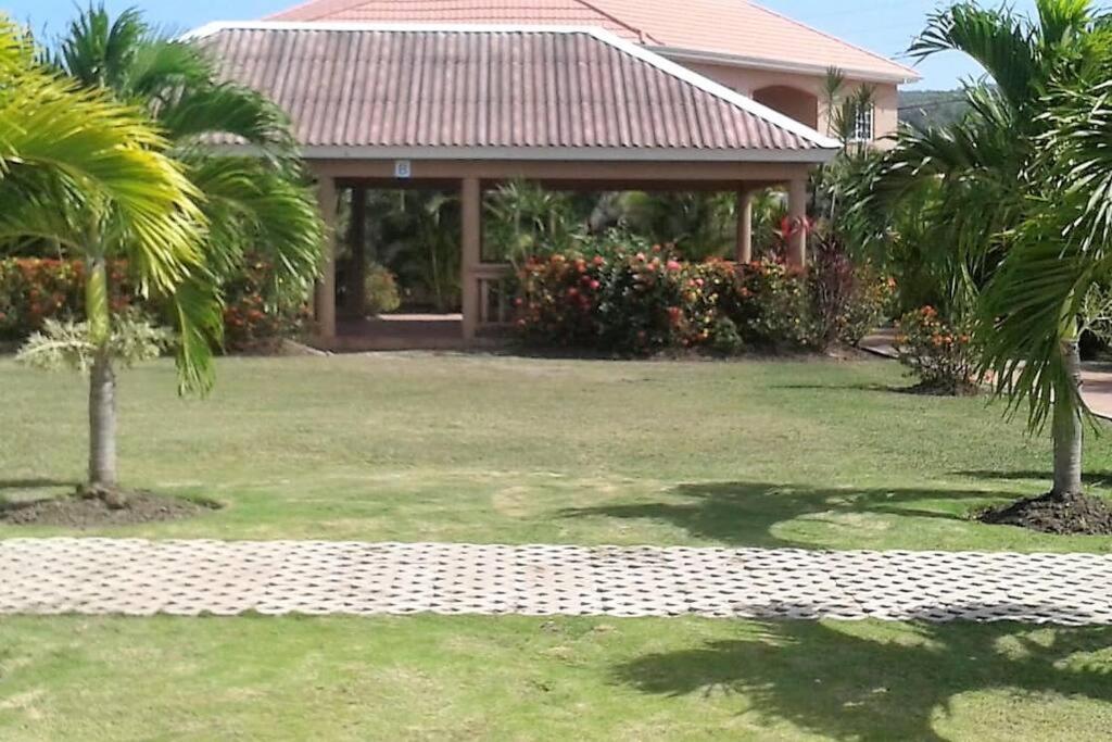 Comfortable Strategic Lodging Quarters Spanish Town Ngoại thất bức ảnh