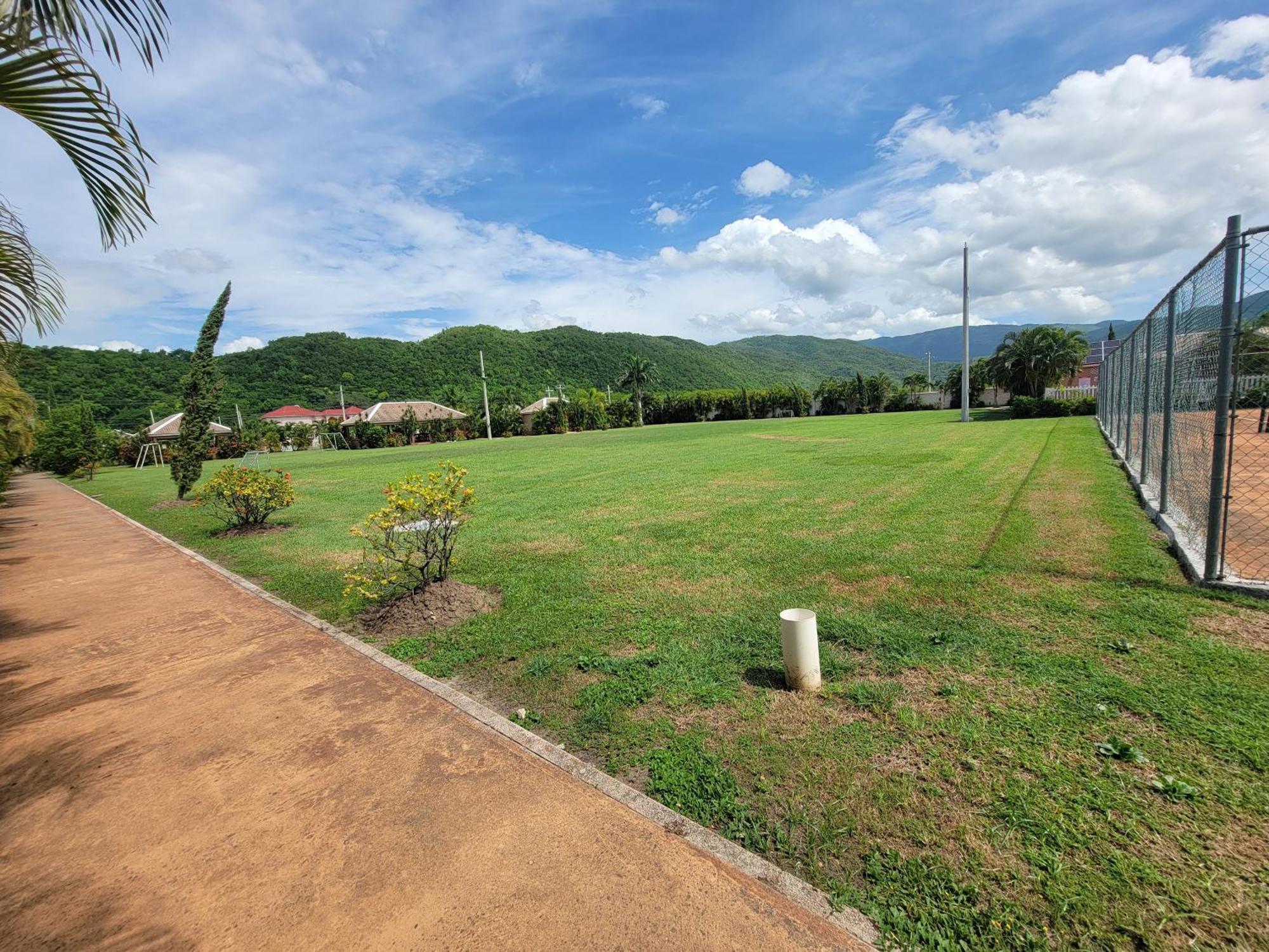 Comfortable Strategic Lodging Quarters Spanish Town Ngoại thất bức ảnh