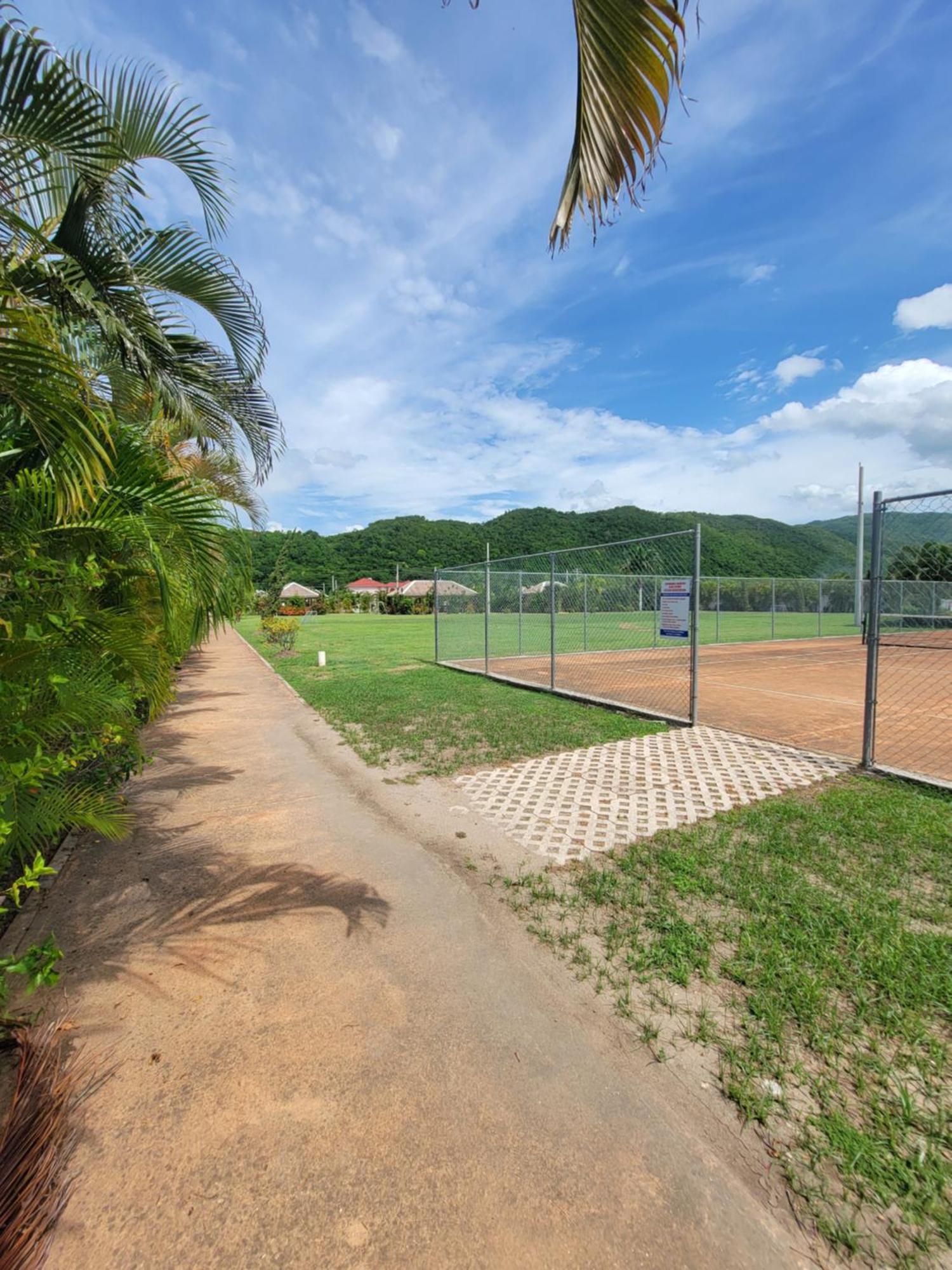 Comfortable Strategic Lodging Quarters Spanish Town Ngoại thất bức ảnh