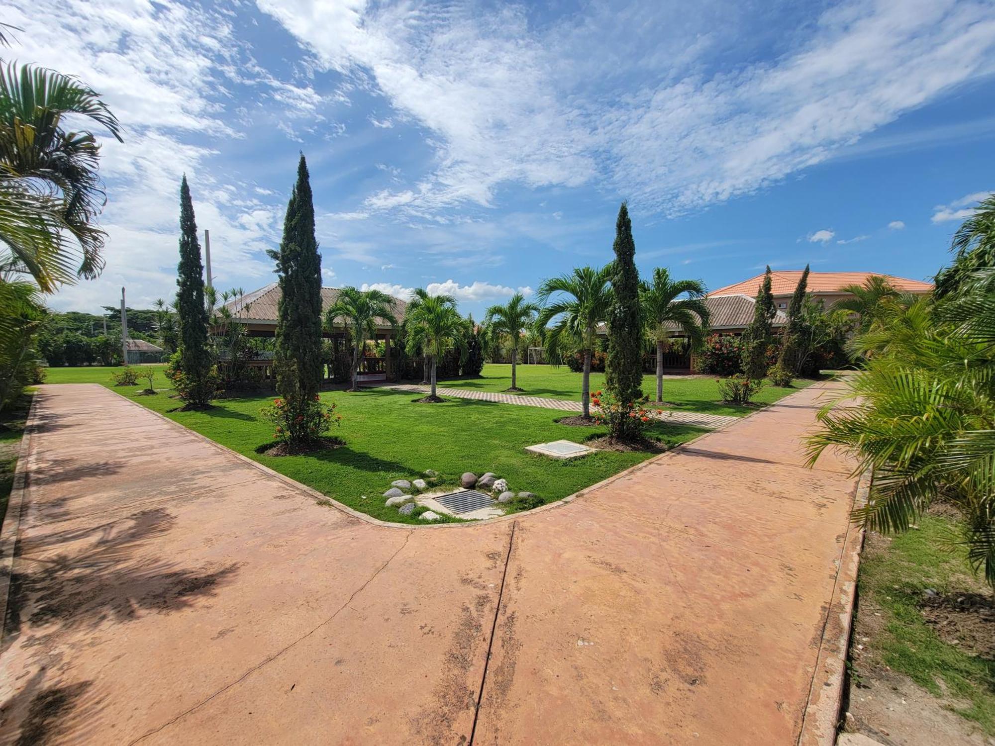 Comfortable Strategic Lodging Quarters Spanish Town Ngoại thất bức ảnh