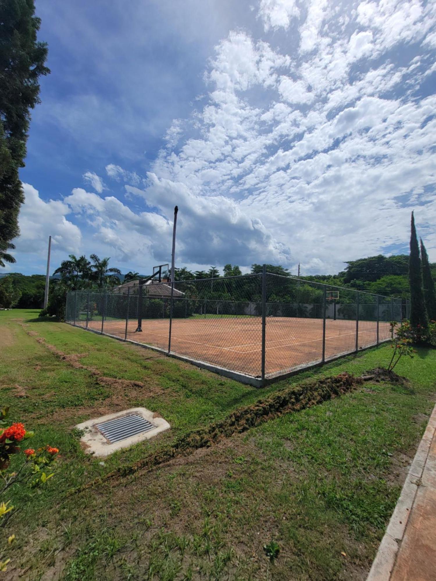 Comfortable Strategic Lodging Quarters Spanish Town Ngoại thất bức ảnh