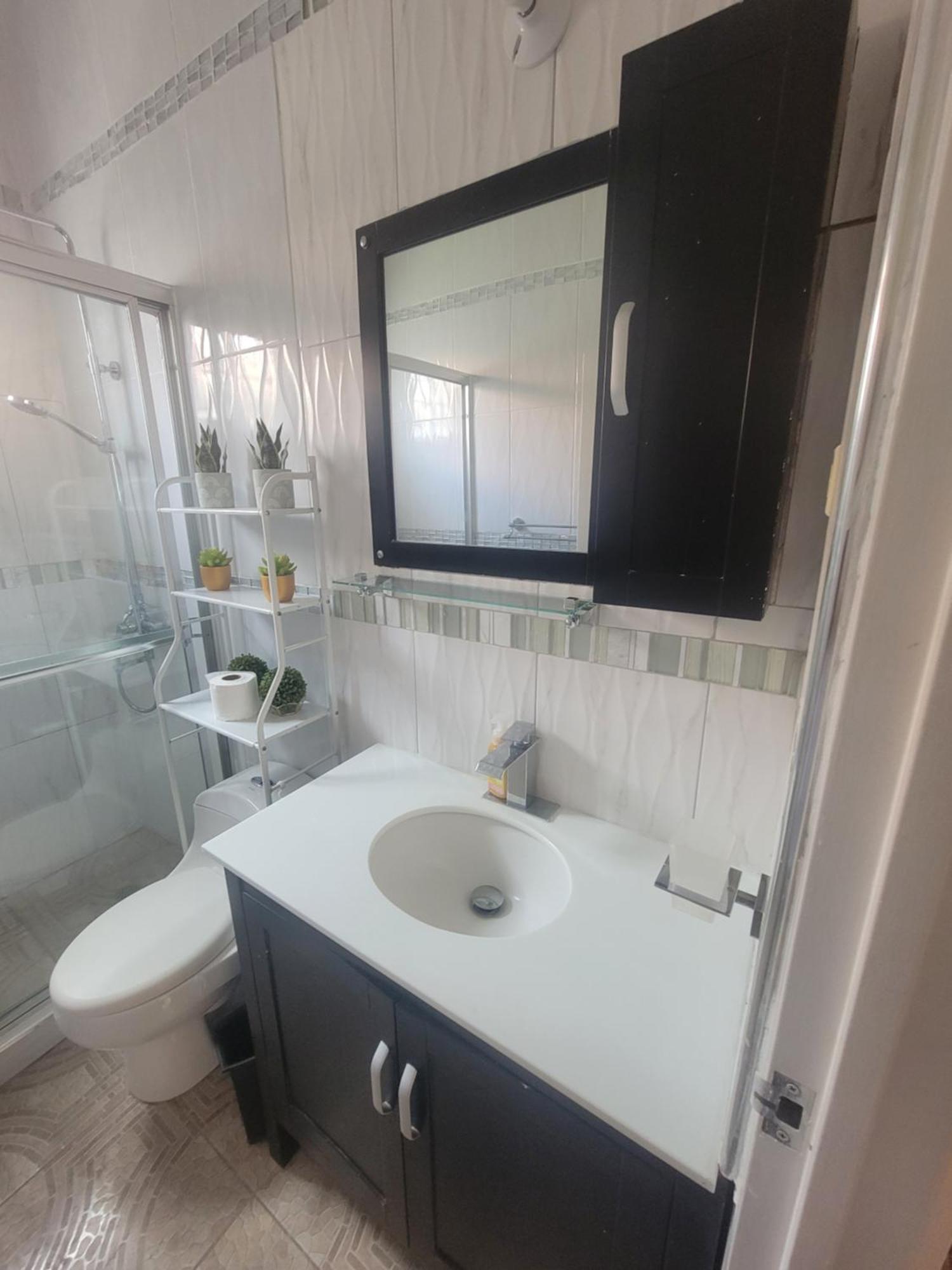 Comfortable Strategic Lodging Quarters Spanish Town Ngoại thất bức ảnh