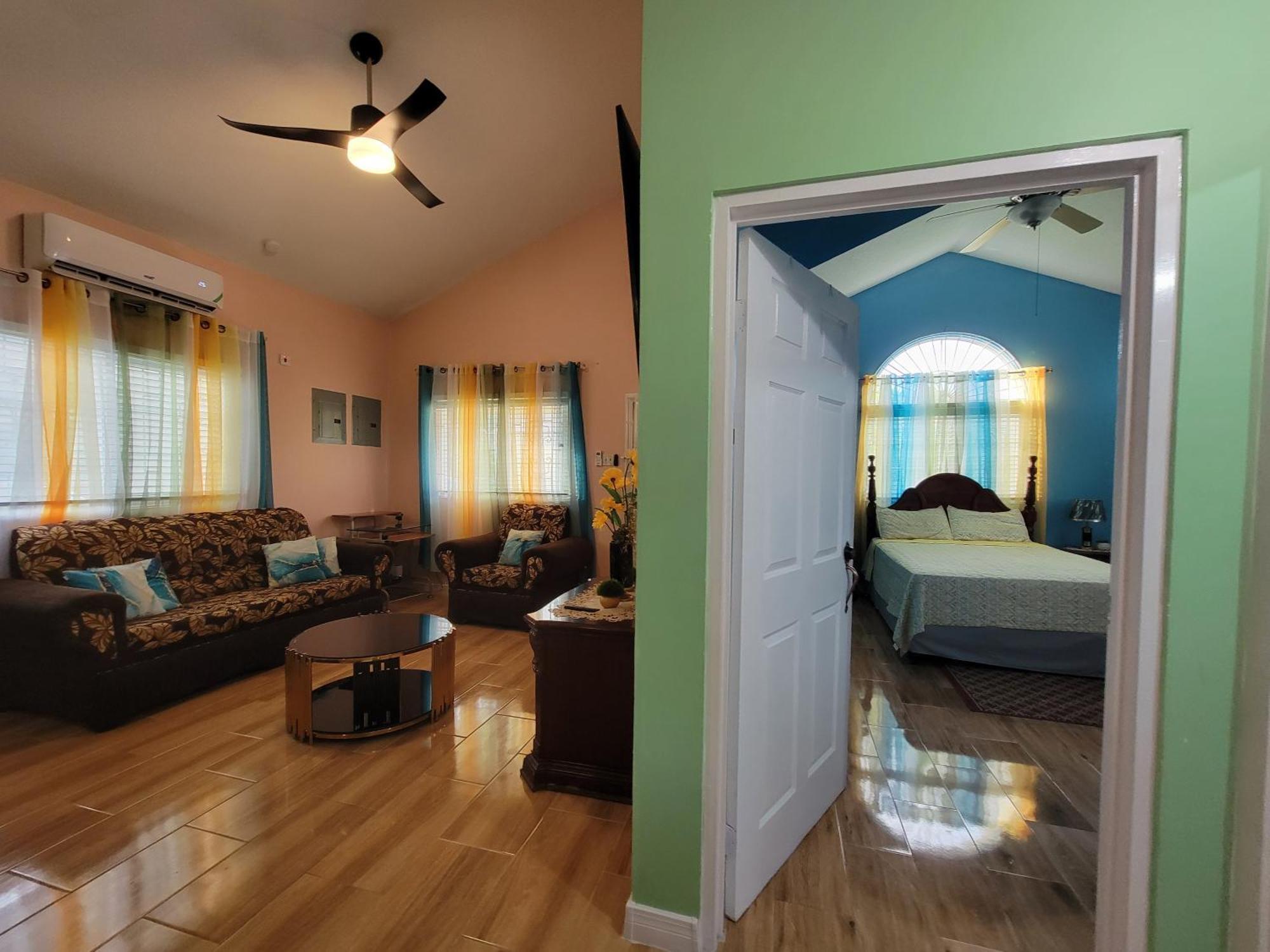 Comfortable Strategic Lodging Quarters Spanish Town Ngoại thất bức ảnh